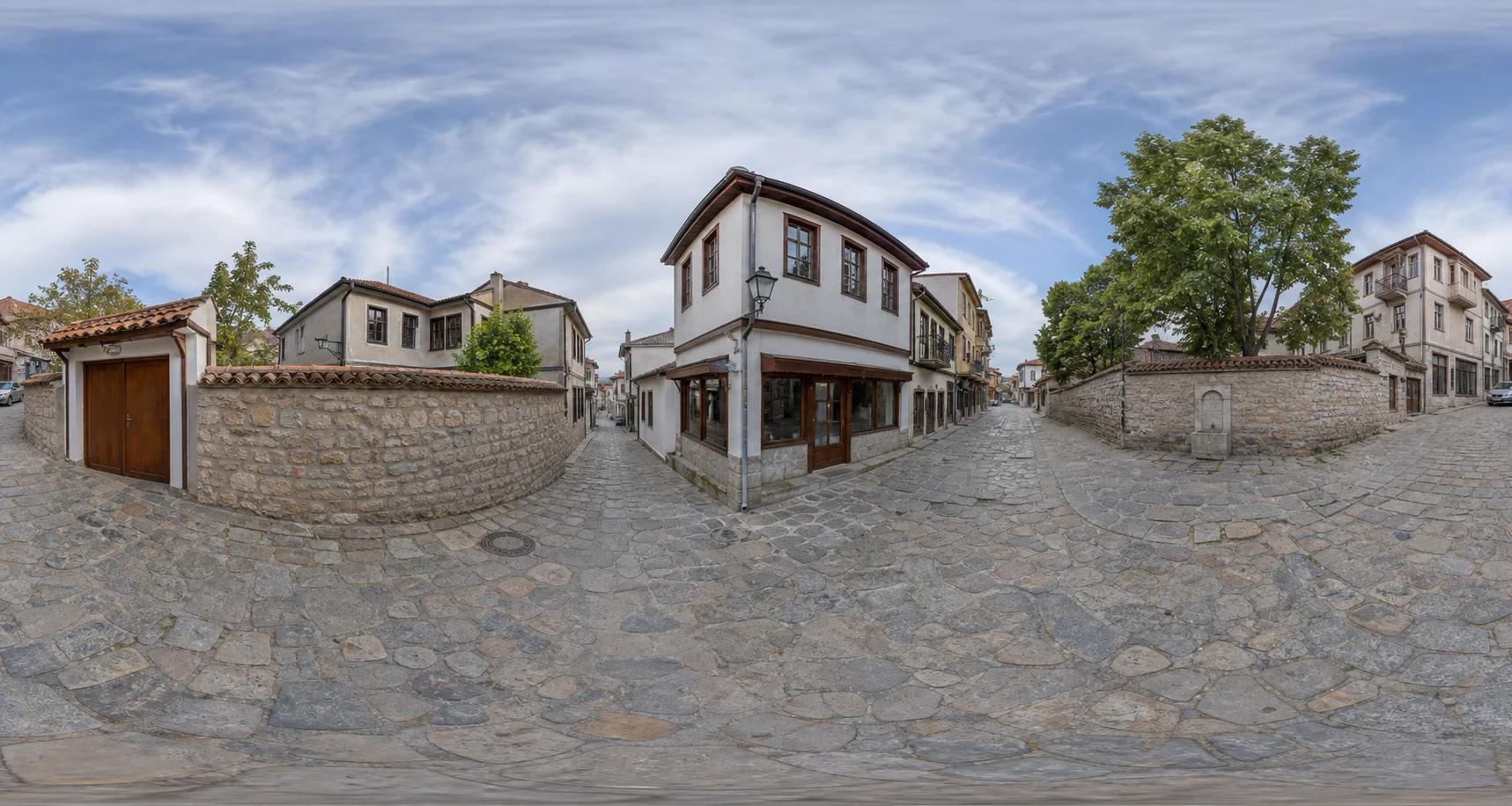 Панорамска фотографија од раскрсница во старата чаршија.